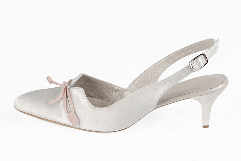 Pure white women's open back shoes, with a knot. Round toe. Medium slim heel. Profile view - Florence KOOIJMAN